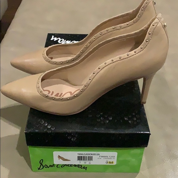 Shoes - Picture 2 of 4